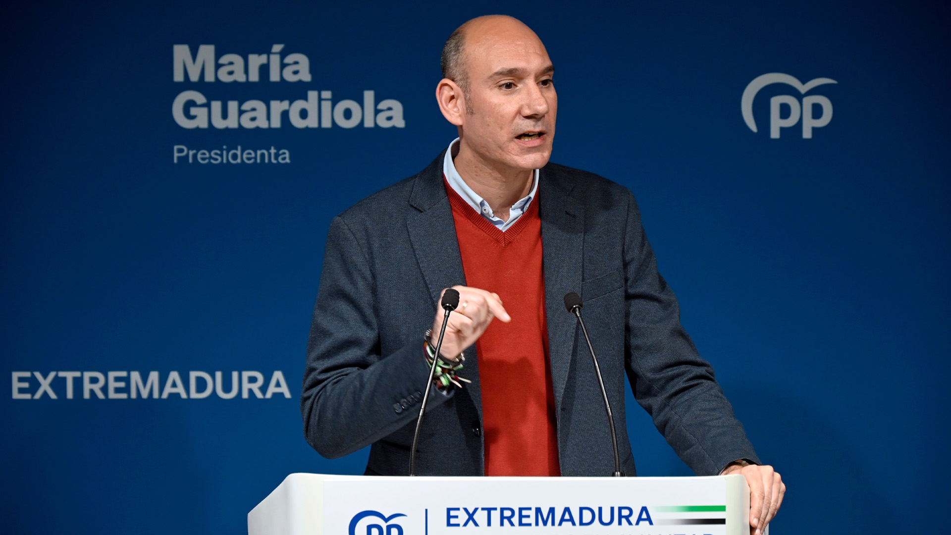 El PP acusa al PSOE de «apagón informativo» al no dar explicaciones de la emergencia nacional ni del procesamiento de Gallardo