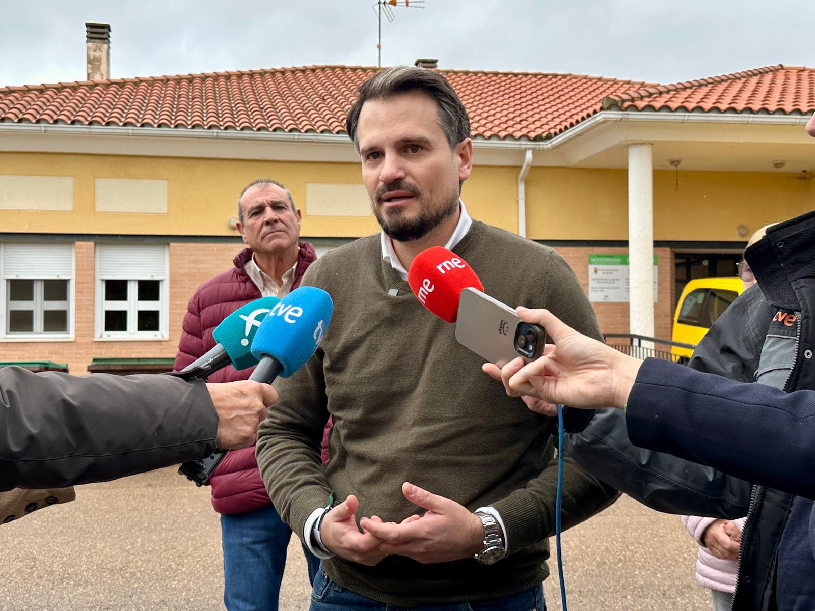 Bautista asegura que el mundo rural “no necesita ni voces ni ruido”, sino medidas como las que ha puesto en marcha María Guardiola