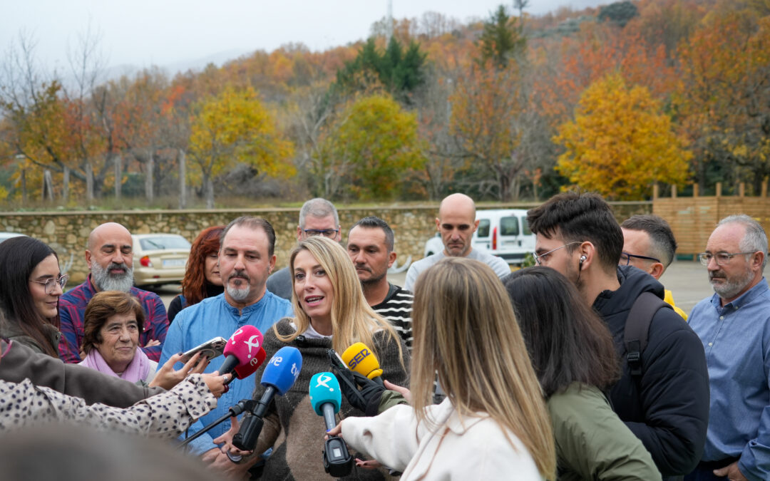 Guardiola arranca la campaña electoral junto a bomberos forestales demostrando que “ante tanto bulo” el Partido Popular cumple